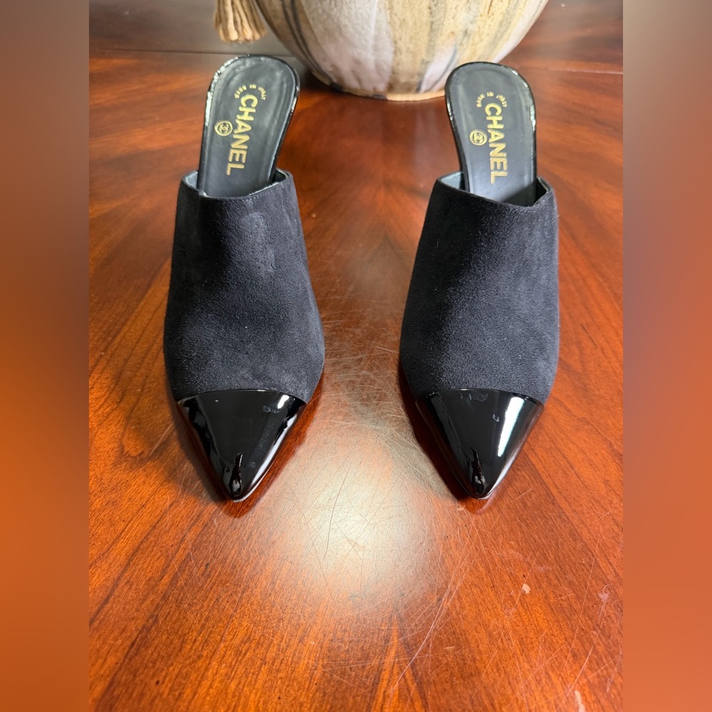 CHANEL Black Suede & Patent Pointed Mule Slides